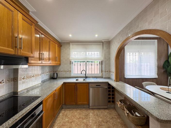 Image No.28-3 Bed Townhouse for sale