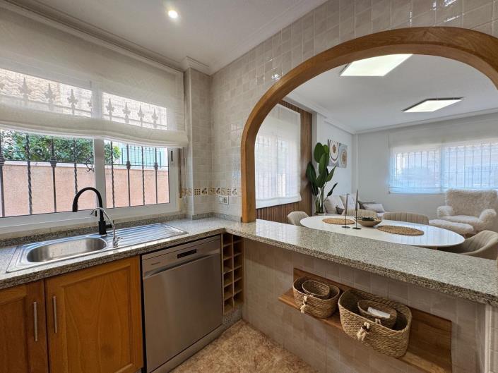 Image No.30-3 Bed Townhouse for sale