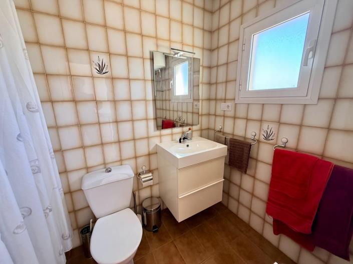 Image No.20-2 Bed Townhouse for sale