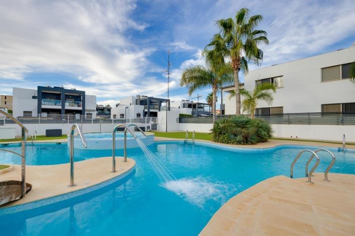 Image No.28-3 Bed Semi-Detached for sale