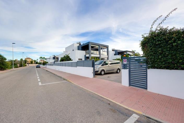 Image No.29-3 Bed Semi-Detached for sale