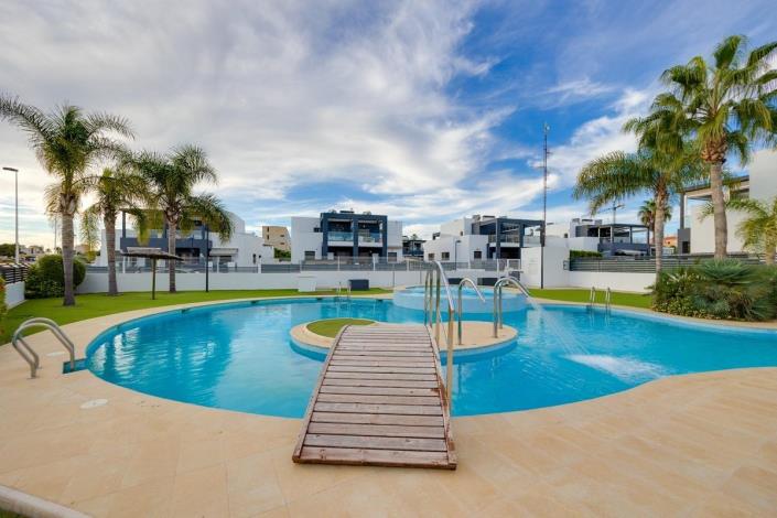 Image No.2-3 Bed Semi-Detached for sale