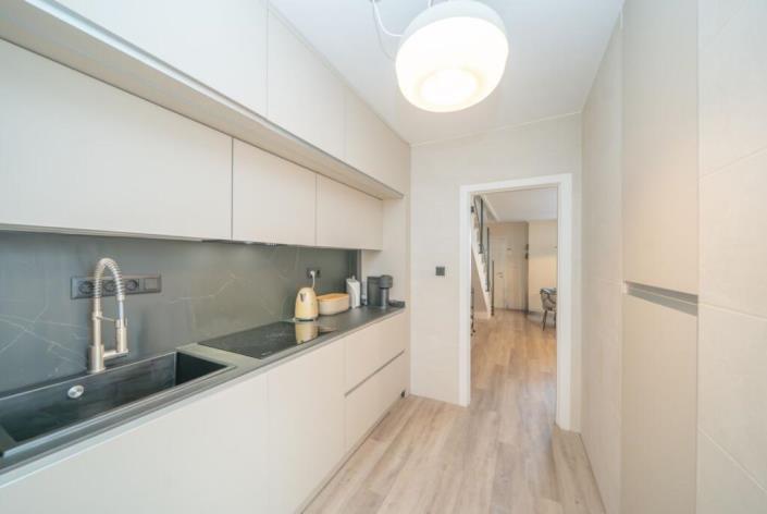 Image No.14-3 Bed Townhouse for sale