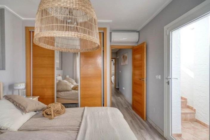 Image No.18-3 Bed Townhouse for sale