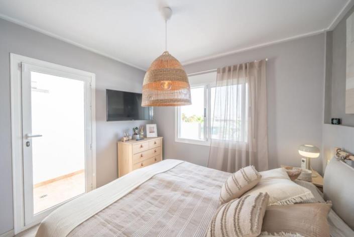 Image No.20-3 Bed Townhouse for sale