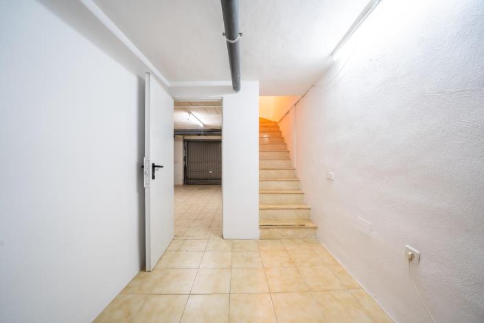 Image No.14-4 Bed Townhouse for sale