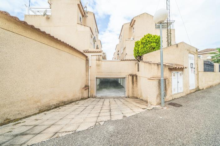 Image No.15-4 Bed Townhouse for sale