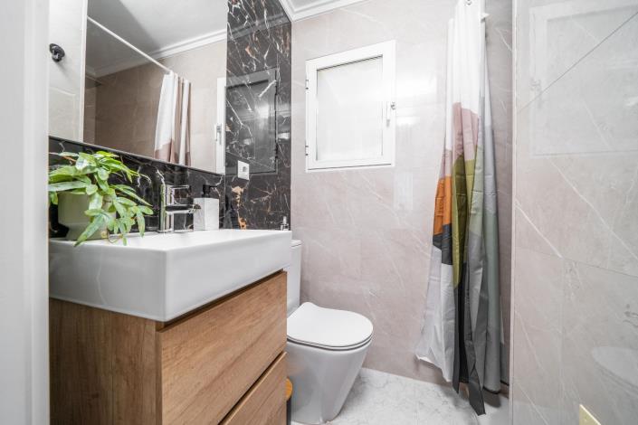 Image No.57-4 Bed Townhouse for sale