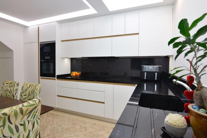 Image No.8-3 Bed Townhouse for sale