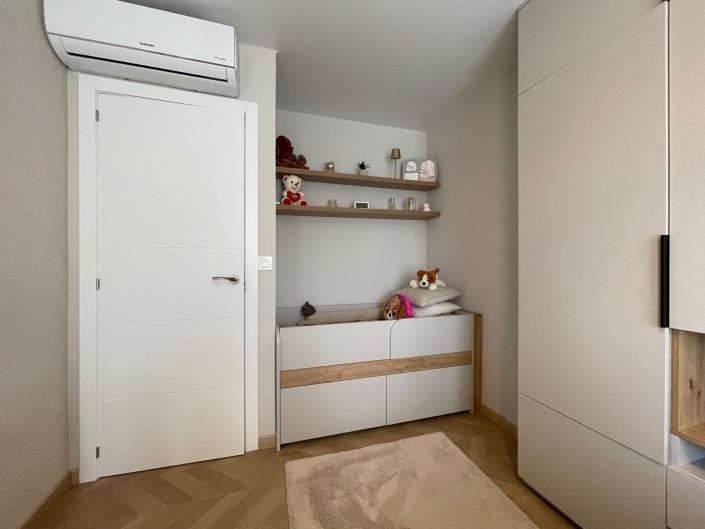 Image No.20-3 Bed Townhouse for sale