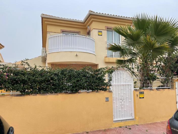 Image No.24-3 Bed Townhouse for sale