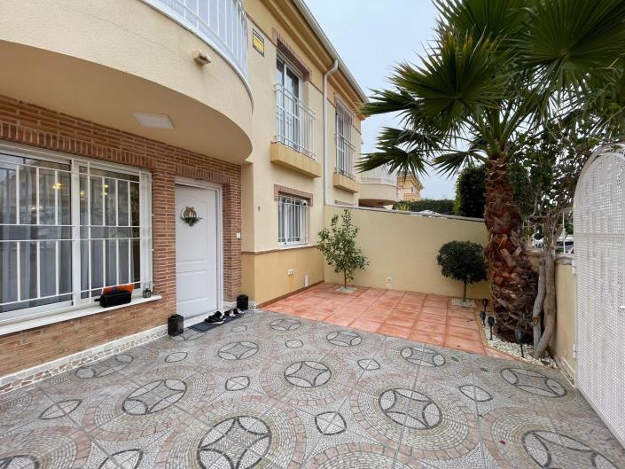 Image No.25-3 Bed Townhouse for sale