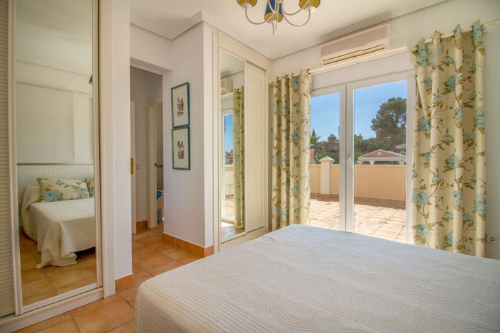 Image No.17-3 Bed House for sale