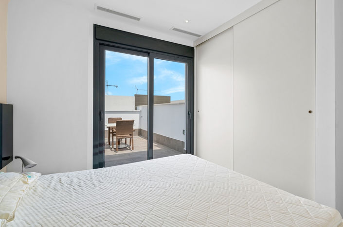 Image No.17-3 Bed House for sale