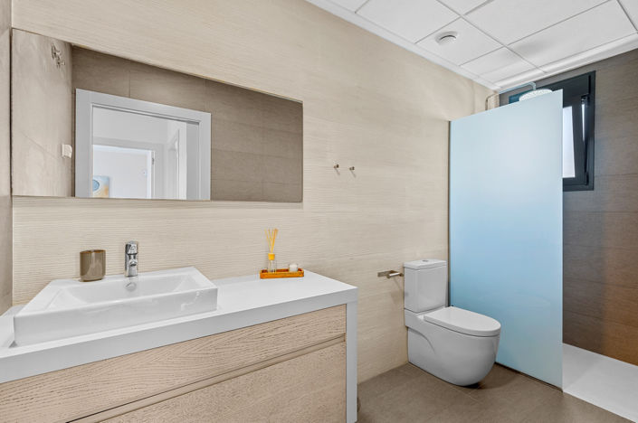 Image No.21-3 Bed House for sale