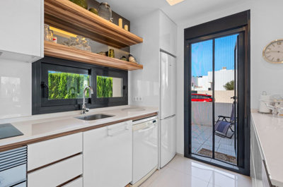 10-bb915d1cb19341576dcdc994b81ab9c5