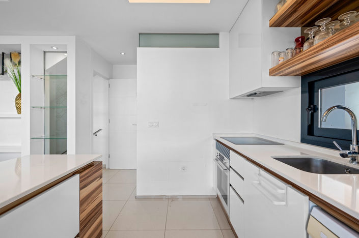 Image No.11-3 Bed House for sale