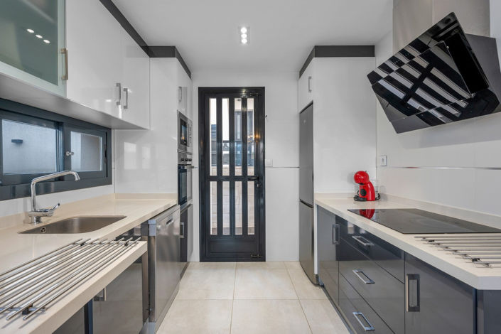 Image No.15-3 Bed House for sale