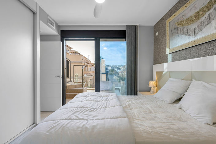 Image No.17-3 Bed House for sale