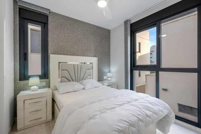 Image No.20-3 Bed House for sale