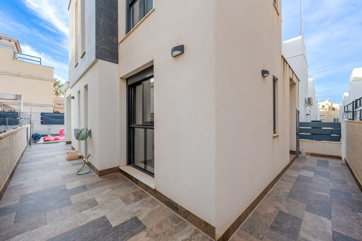 Image No.26-3 Bed House for sale