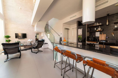 10-bb915d1cb19341576dcdc994b81ab9c5