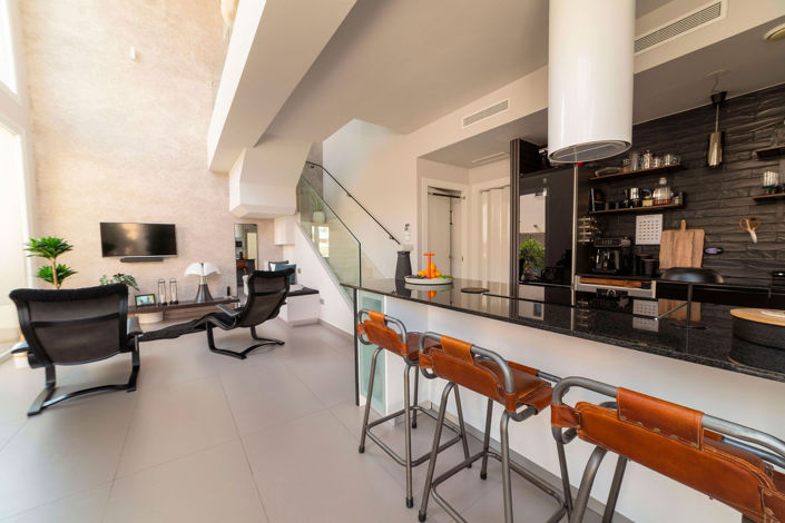 Image No.10-3 Bed House for sale