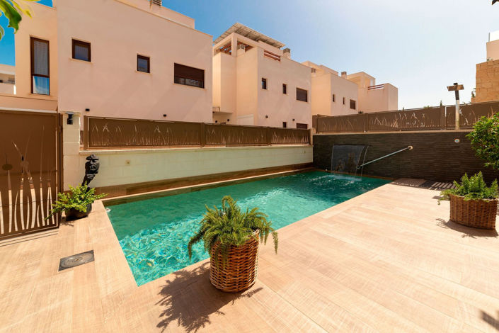 Image No.49-3 Bed House for sale