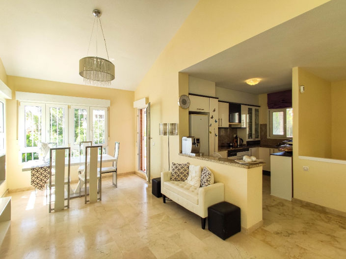 Image No.10-4 Bed House for sale