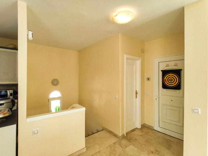 Image No.16-4 Bed House for sale