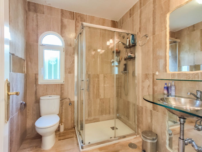 Image No.25-4 Bed House for sale