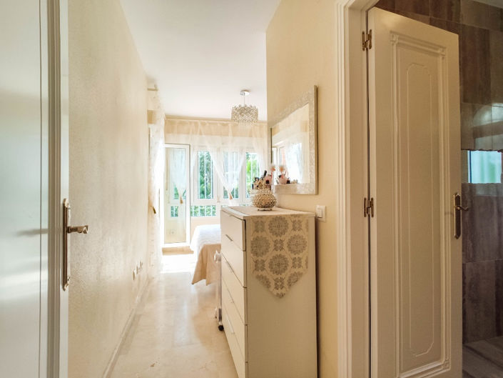 Image No.26-4 Bed House for sale