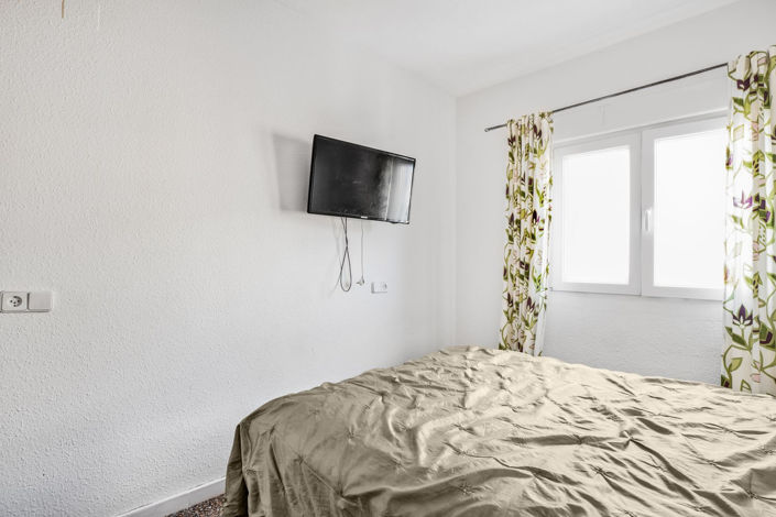 Image No.12-2 Bed House for sale