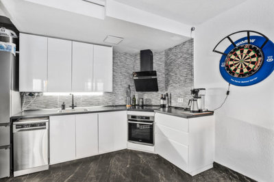 8-e64a9055bba3e77ac8aca3b893cdf826