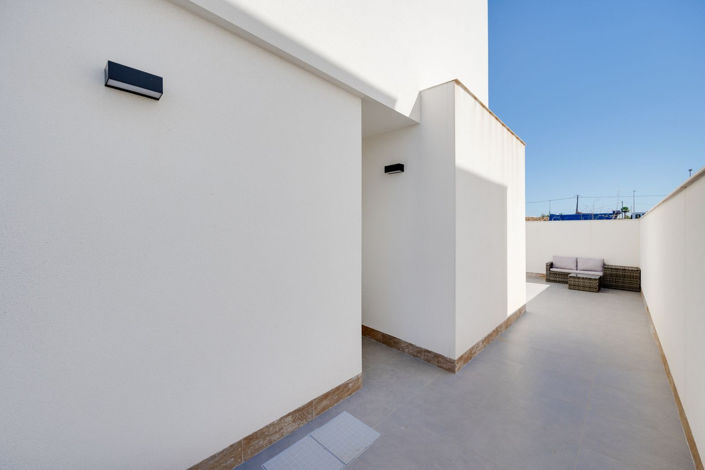 Image No.10-3 Bed House for sale