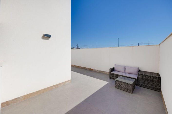 Image No.11-3 Bed House for sale