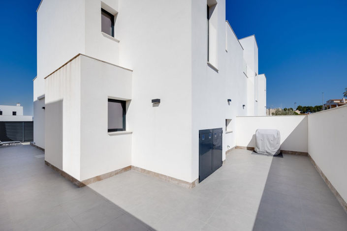 Image No.13-3 Bed House for sale