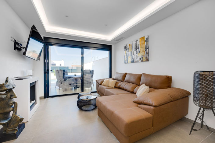 Image No.15-3 Bed House for sale