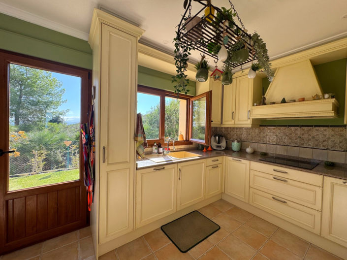 Image No.17-4 Bed House for sale