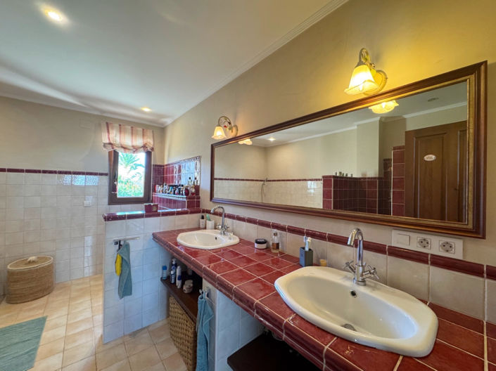 Image No.27-4 Bed House for sale