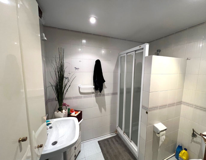 Image No.10-4 Bed House for sale