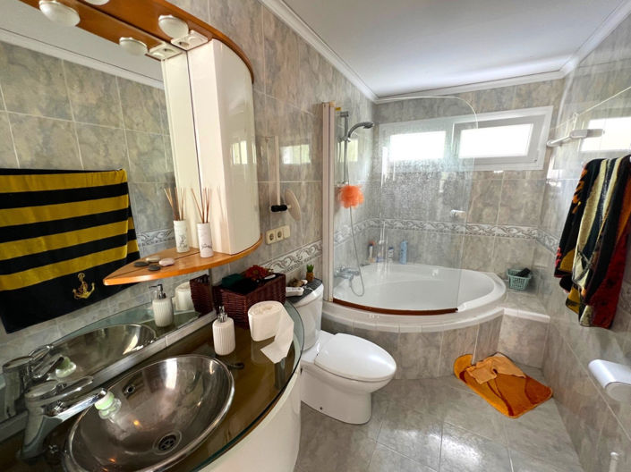 Image No.11-4 Bed House for sale