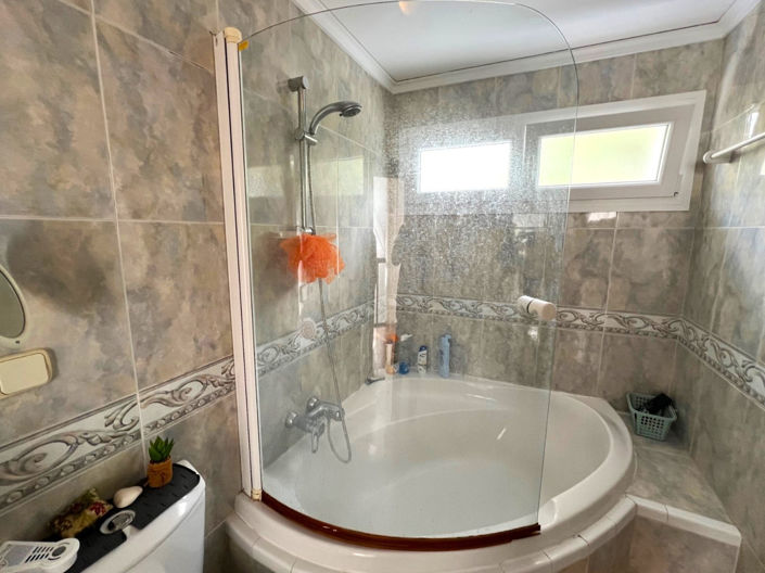 Image No.12-4 Bed House for sale