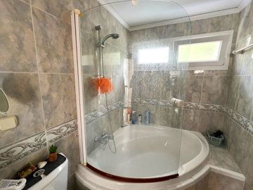 12-53013098fcab6c38b1379cd33298e050