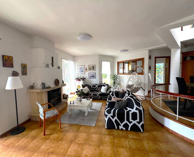 Image No.2-4 Bed House for sale