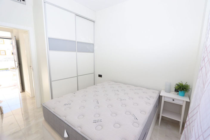 Image No.17-3 Bed House for sale