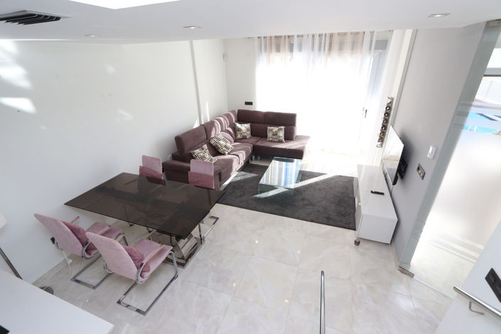 Image No.8-3 Bed House for sale