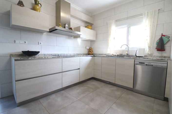 Image No.8-3 Bed House for sale