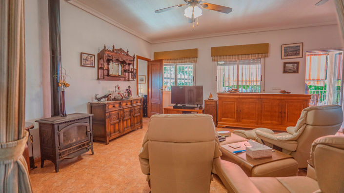 Image No.10-3 Bed House for sale