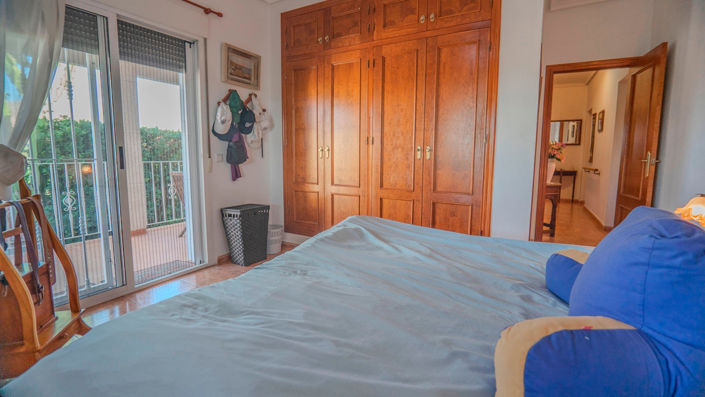 Image No.17-3 Bed House for sale